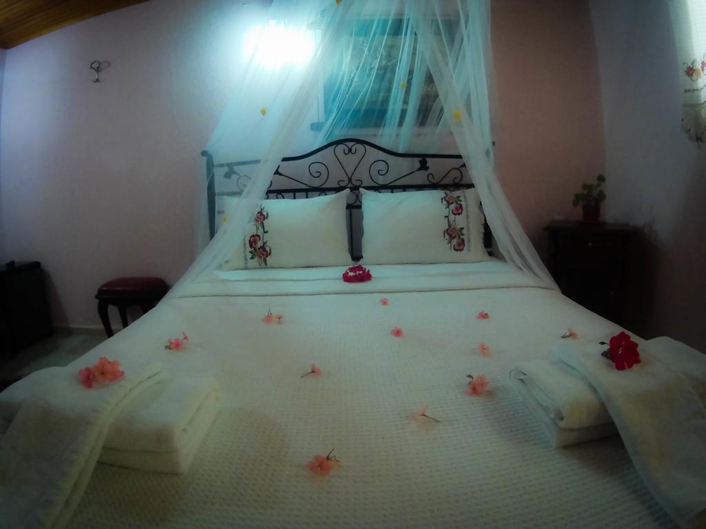 Antik Motel Alaçatı Exteriör bild